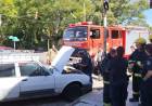 Bomberos Voluntarios acudieron al principio de incendio de un auto en calle Irigoyen y Colón