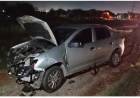 Un auto esquivó un perro, se cruzó de carril y chocó con una ambulancia