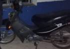 Detuvieron a dos delincuentes luego que descartaron una moto y saltaron una reja para escapar de la policía