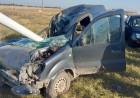 Una automovilista impactó contra una columna de alumbrado y salió por sus propios medios en ruta 3