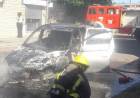 Un remis sufrió un incendio en la esquina de España y Alvear