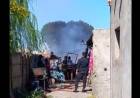 Bomberos Voluntarios acudieron a un incendio en el patio de una vivienda