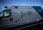 Hospitalizaron a un joven tras chocar en moto contra un auto estacionado