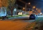 Un motociclista y un peatón protagonizaron un accidente en la vía pública, buscan testigos