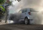 Bomberos Voluntarios acudieron al incendio de un vehículo en Ciudad Atlántida