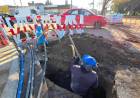 Comenzaron los trabajos para renovar el colector cloacal sobre calle Jujuy