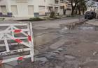 Una mujer cayó de su bicicleta por la rotura del pavimento en Rosales y Humberto, fue hospitalizada