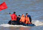 Alumnos del Curso de Nadadores de Rescate se ejercitaron en la ría