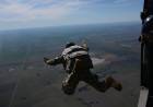 Fuerzas Especiales se adiestraron en paracaidismo y descenso en cuerda rápida