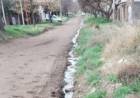 Piden intervención de ABSA y el Municipio por derrame cloacal en 14 cuadras en Nueva Bahía