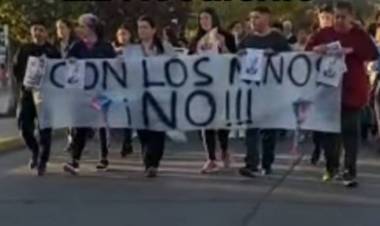 Se realizó una nueva movilización de familias tras denuncia por abusos en acantonamiento scout