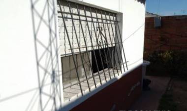 Robaron en una casa luego de arrancarle la reja de una de las ventanas