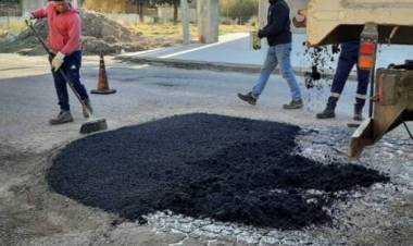 Continúan las tareas de bacheo en Ciudad Atlántida y Barrio Parque San Martín