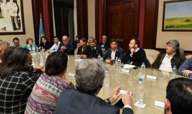 La Provincia volverá a reunirse con docentes y estatales para discutir salarios