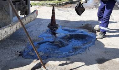 El Municipio de Coronel Rosales continúa los trabajos de bacheo en distintos barrios de la ciudad