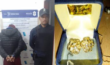 Investigan la procedencia de varios elementos que llevaba un sujeto detenido por la Policía