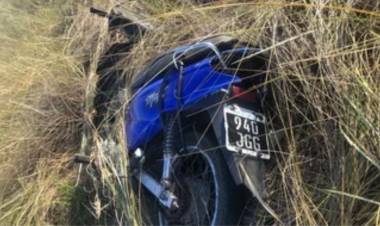 Hallaron en un baldío una moto denunciada como robada