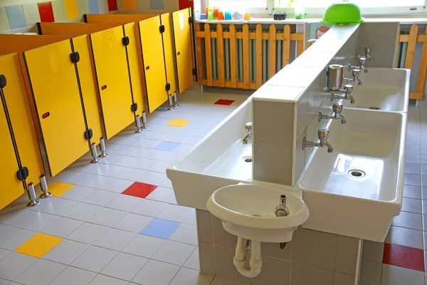 Comienzan a suspender las clases por falta de presión de agua