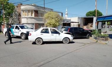 Choque entre dos vehículos en Espora y Mitre