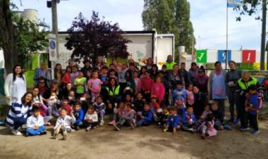 El Municipio de Coronel Rosales realizó trabajos de concientización y educación vial en el Jardín y la Escuela de Villa del Mar