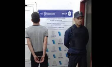 Un hombre se resistió a su detención mediante golpes de puño