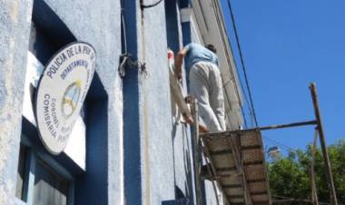 El Municipio de Coronel Rosales lleva a cabo obra de refacción en el frente de la Comisaría 
