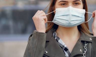 Por el aumento de casos de COVID, el Gobierno Bonaerense recomendó volver a usar barbijos