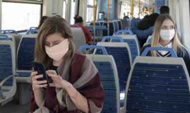 Por la suba de casos, recomiendan el uso de barbijos en el transporte público en todo el país