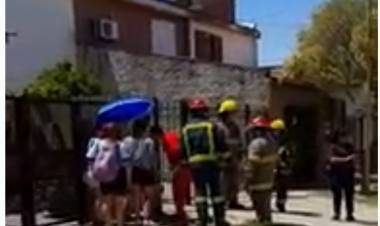Bomberos Voluntarios acudieron a un principio de incendio en el barrio Albatros XIV