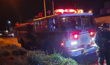 Bomberos Voluntarios acudieron al incendio de una vivienda en el Barrio Fonavi