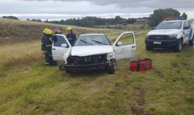 Dos vehículos sufrieron despistes en Ruta 3 debido a las fuertes lluvias