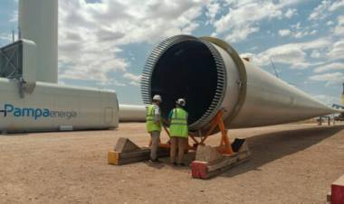 Uset visitó el Parque Eólico de Pampa Energía donde avanza la instalación de nuevos aerogeneradores 