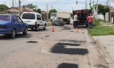 El Municipio continúa los trabajos de bacheo en calles de toda la ciudad 