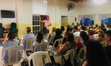 El Municipio continúa capacitando a su personal en temáticas de género, adicciones, niñez y adolescencia