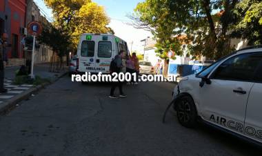 Accidente de tránsito entre un auto y una moto en Murature y Bernardo de Irigoyen