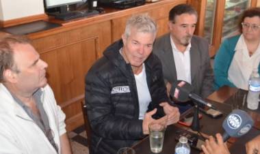 El abogado Burlando pasó por Punta Alta y dijo que "hay que achicar el Estado"