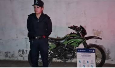 Detuvieron a un menor por escapar de un control en una moto