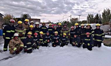 Bomberos Voluntarios de Punta Alta realizaron una capacitación sobre incendios industriales