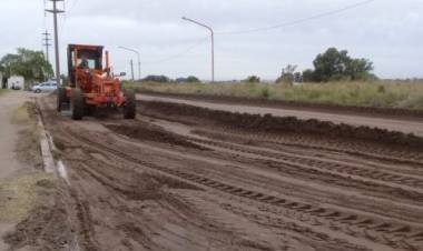 El Municipio realiza importantes trabajos para continuar reparando y manteniendo calles de tierra 