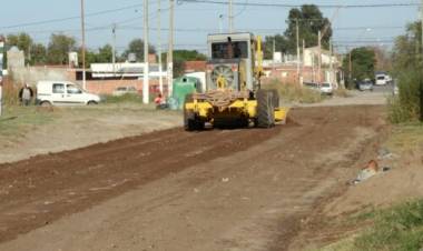 El Municipio trabajó en Barrio Laura reparando y manteniendo calles de tierra  
