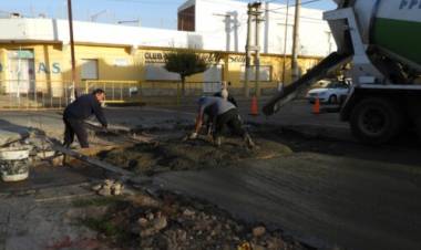Continúa la reparación del pavimento en Urquiza y Buchardo