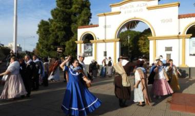 Mariano Uset: “Recordemos lo que corresponde recordar: el 213 aniversario de nuestro primer gobierno patrio” 
