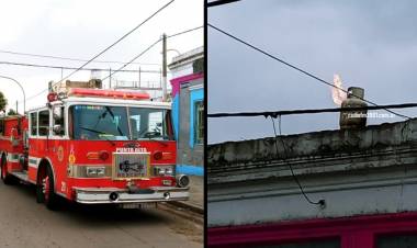 Bomberos acudieron al incendio de una garrafa en el techo de un local comercial