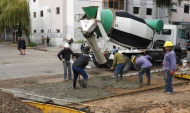 Nuevos avances en la obra del Municipio para egreso de la BNPB por calle Urquiza