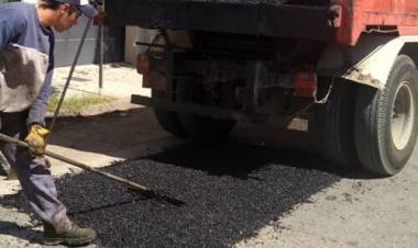 El Municipio continúa los trabajos de bacheo del Municipio en distintos sectores de la ciudad