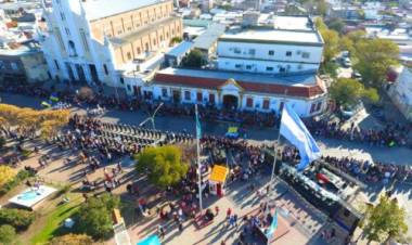 Una multitud celebró 125 años de Punta Alta en el desfile y los festejos organizados por el Municipio