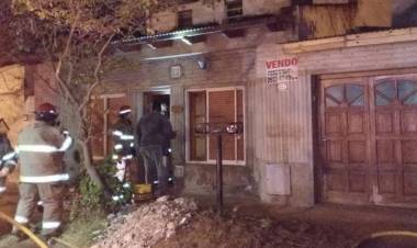 Bomberos Voluntarios acudieron al incendio de una vivienda