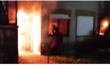 Fatal incendio de una vivienda en el Barrio Albatros 27