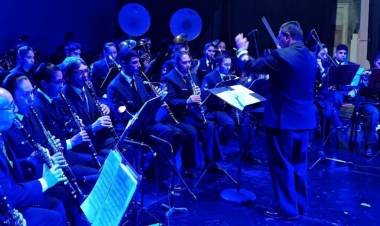 La Banda de Música de la Base Naval Puerto Belgrano rindió un homenaje a Punta Alta