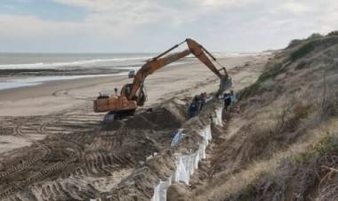 El Municipio continúa trabajando para reforzar la protección del frente costero de Pehuen Co  